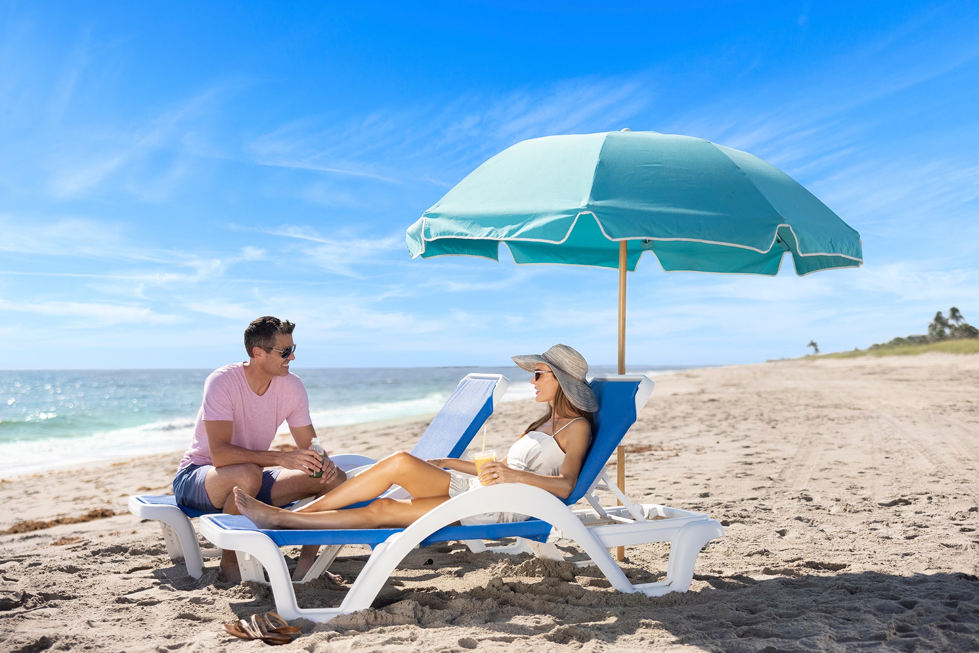sailfish-point-community-beach-lounge-chairs-min